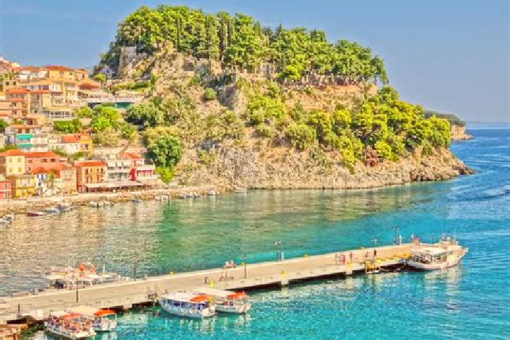 Ariana, 28 — Escort in Anthousa, Greece