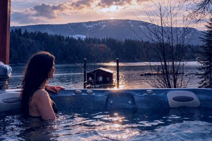 Ariana, 28 — Escort in Departure Bay, Canada