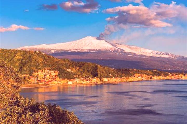 Ariana, 28 — Escort in Giardini-Naxos, Italy