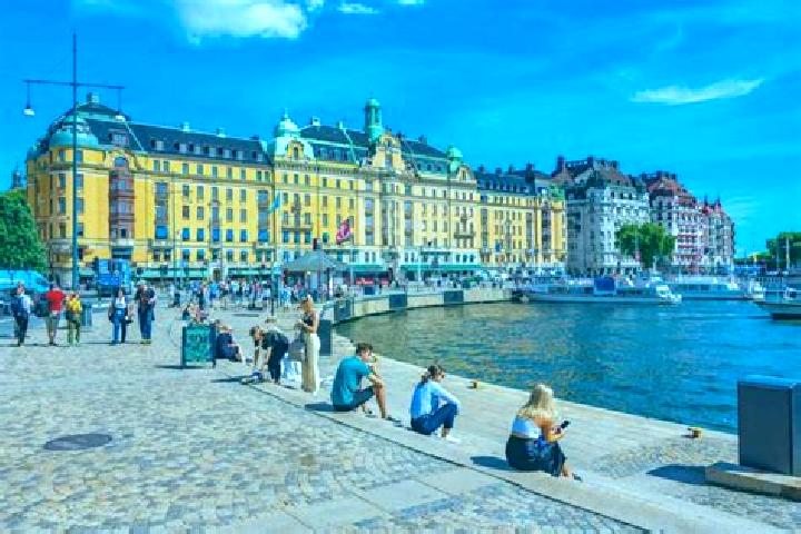 Ariana, 28 — Escort in Rutvik, Sweden