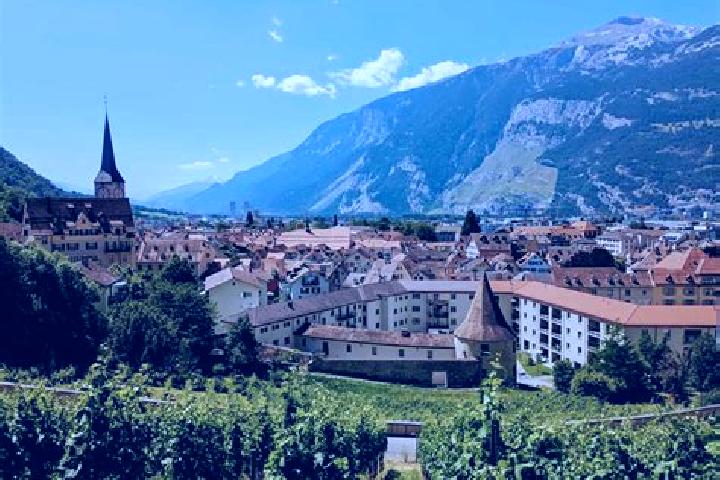 Ariana, 28 — Escort in Schmitten, Switzerland