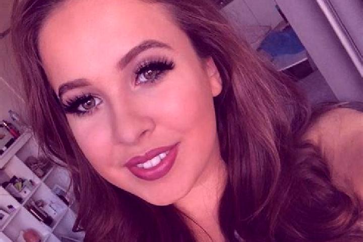 Ariana, 29, a dark blonde dark-eyed mixed companion based in Mullen. Offering Roleplay, Couples, Erotic Massage, Massage. Available for incall and outcall, d...