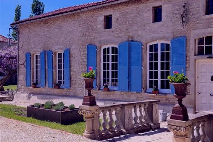 Ariana, 30 — Escort in Charmes, France