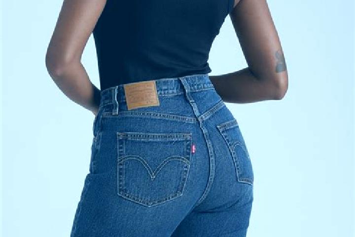 Ariana, 30 — Escort in Levis, Canada