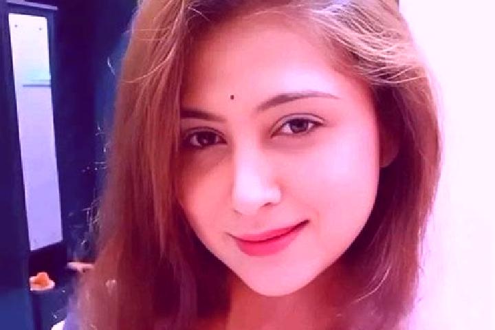 Ariana, 30 — Escort in Naravarikuppam, India