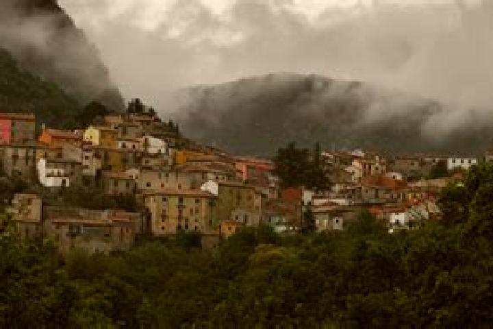 Ariana, 30 — Escort in Scontrone, Italy