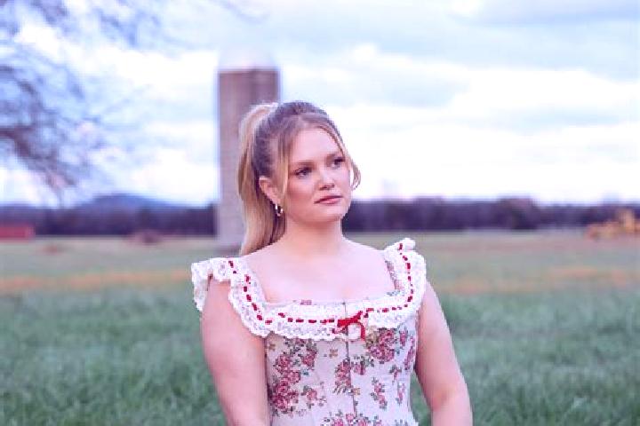 Ariana, 30 — Escort in Shueyville, United States