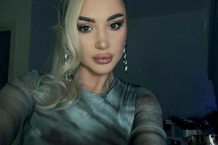 Ariana, 32, a blonde amber-eyed indian companion based in Bojongaren. Offering GFE, Travel Companion, A-Level, Roleplay. Available for incall and outcall, da...