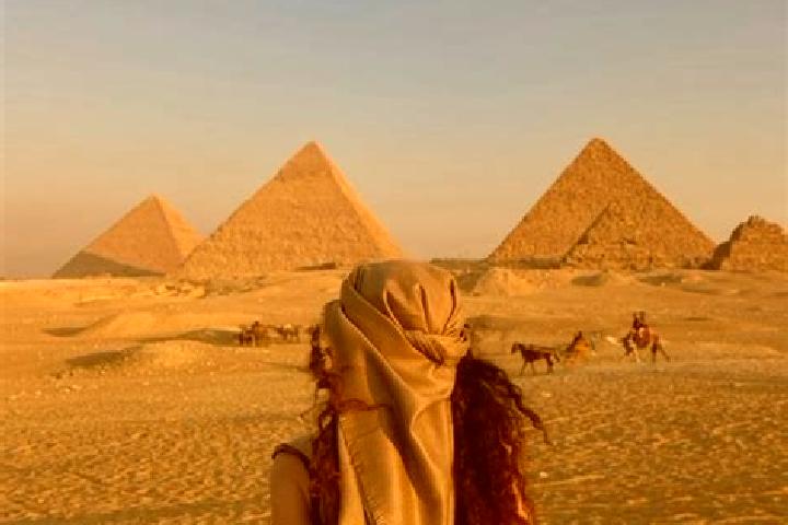 Ariana, 32 — Escort in Juhaynah, Egypt