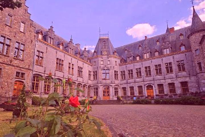 Ariana, 32 — Escort in Sainte-Ode, Belgium