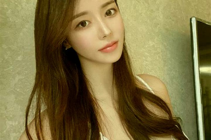 Ariana, 32 — Escort in Xilinji, China