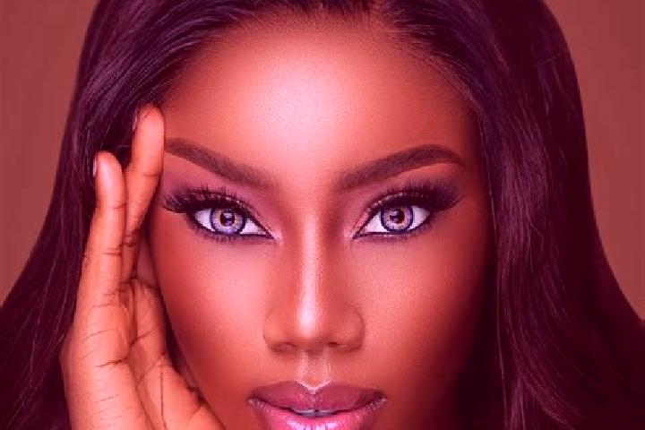 Ariana, 33, a red blue-eyed ebony companion based in Saint-Henri. Offering CIM, Tantra, Couples, Domination. Available for incall and outcall, day and evenin...