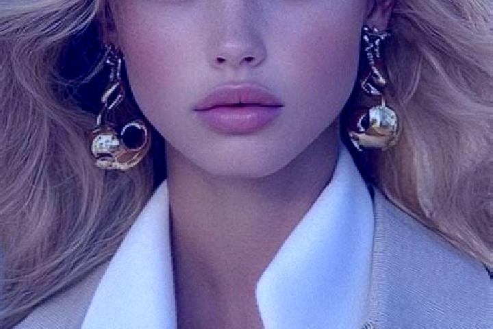 Ariana, 34, a blonde amber-eyed european companion based in Dumitrita. Offering Dinner Date, A-Level. Available for incall and outcall, day and evening dates.