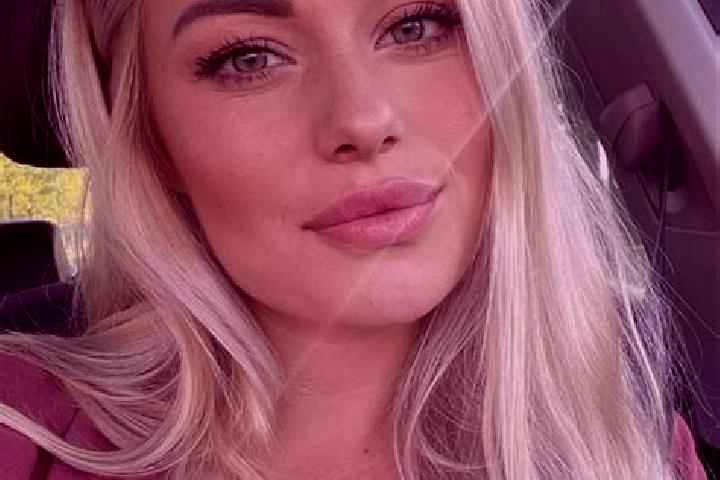 Ariana, 34, a blonde hazel-eyed ebony companion based in Bodo. Offering Striptease, Couples, Erotic Massage. Available for incall and outcall, overnight book...