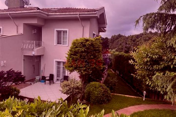 Ariana, 34 — Escort in Arikoey, Turkey