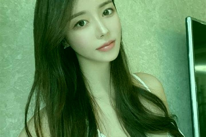 Ariana, 34 — Escort in Donggaohuang, China