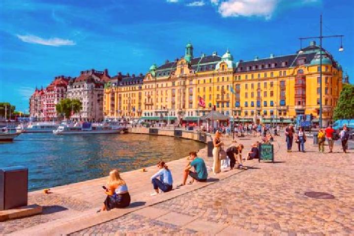 Ariana, 34 — Escort in Hoeoer, Sweden