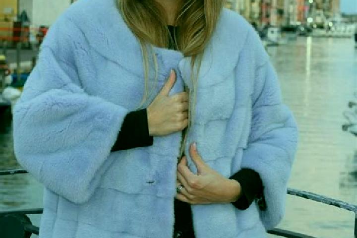 Ariana, 34 — Escort in Visone, Italy