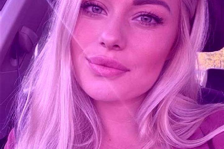 Ariana, 35, a blonde hazel-eyed caribbean companion based in Gyovren. Offering Roleplay, Party Girl, Erotic Massage. Available for incall and outcall, day an...