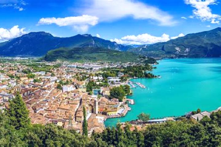 Ariana, 35, a dark blonde dark-eyed caribbean companion based in Riva del Garda. Offering Roleplay, Massage, Couples. Available for incall and outcall, day a...
