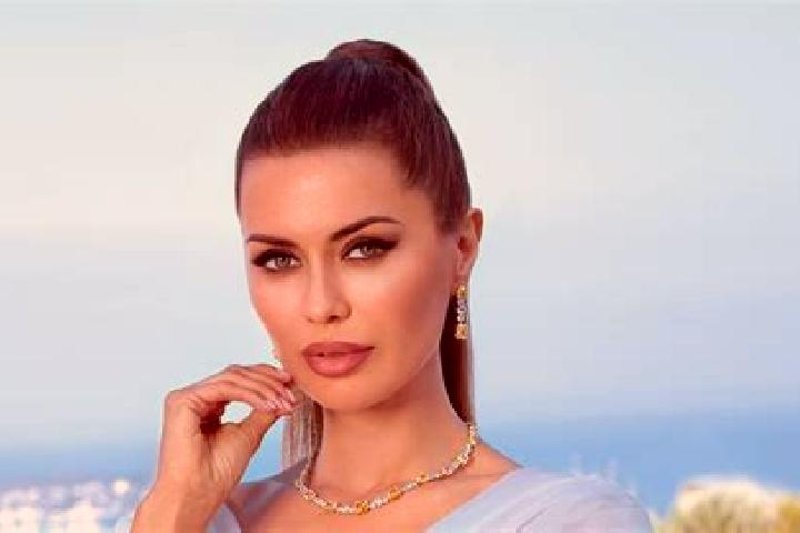 Ariana, 35 — Escort in Krasnokamensk, Russia