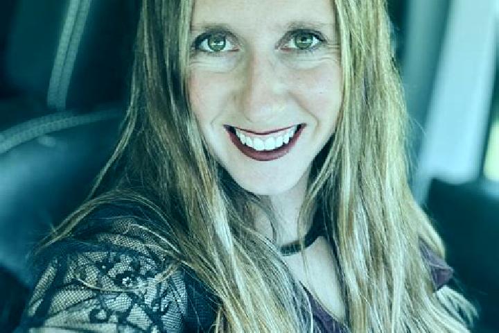 Ariana, 36 — Escort in Mount Carroll, United States