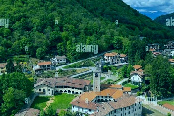 Ariana, 36 — Escort in Valganna, Italy