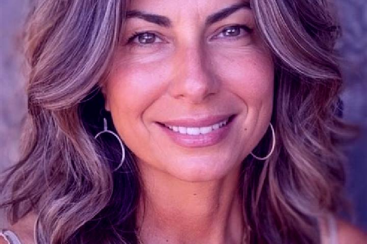 Ariana, 38, a brunette grey-eyed latina companion based in Penha. Offering Duos, Massage, Erotic Massage. Available for incall and outcall, day and evening d...