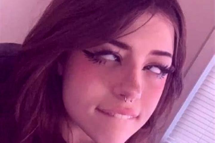 Ariana, 38, a brunette grey-eyed mixed companion based in Zeku. Offering Striptease, Prostate Massage, OWO, Party Girl. Available for incall and outcall, ove...