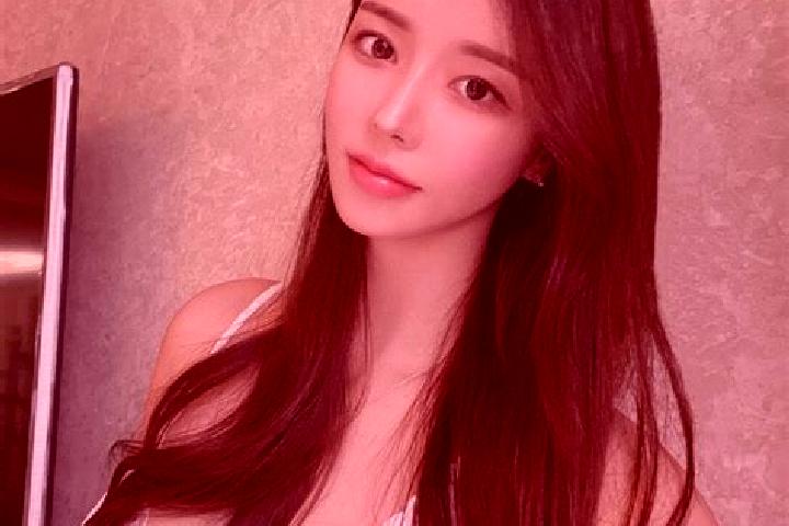 Ariana, 38 — Escort in Huifa, China
