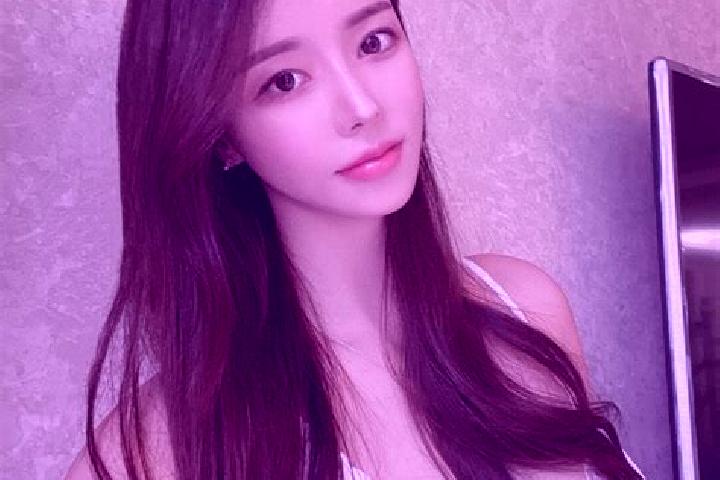 Ariana, 39 — Escort in Jiuhu, China
