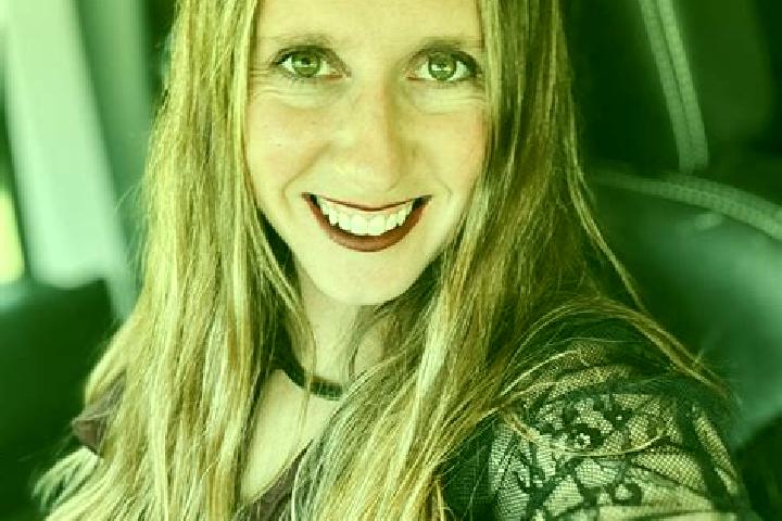 Ariana, 39 — Escort in Mount Carroll, United States