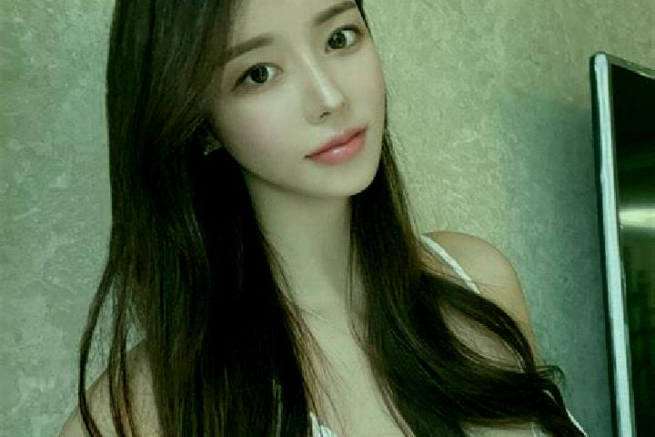 Aubrey, 20 — Escort in Xiaba, China