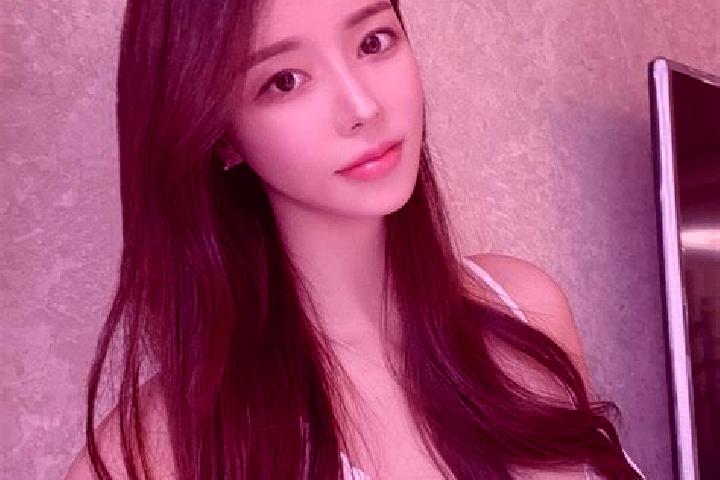 Aubrey, 21 — Escort in Lancheng, China