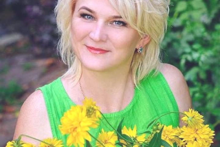Aubrey, 21 — Escort in Nadvirna, Ukraine
