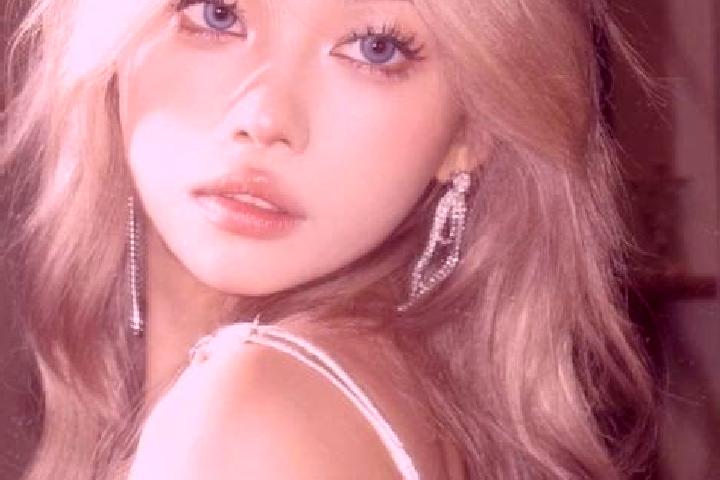 Aubrey, 22, a platinum blonde green-eyed asian companion based in Treffiagat. Offering Party Girl, Tantra, Dinner Date, Roleplay, Girlfriend Experience. Avai...