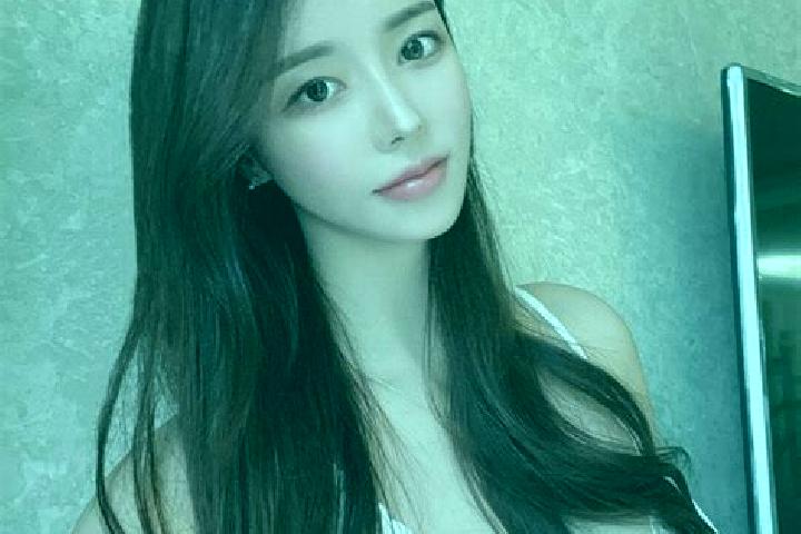 Aubrey, 22 — Escort in Heqian, China