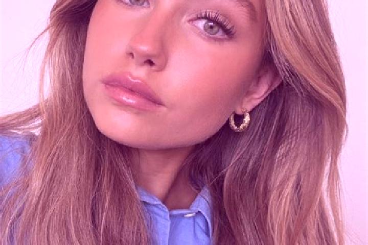 Aubrey, 23, a dark blonde green-eyed mediterranean companion based in Nongotyenekaha. Offering A-Level, Couples, Massage. Available for incall and outcall, d...