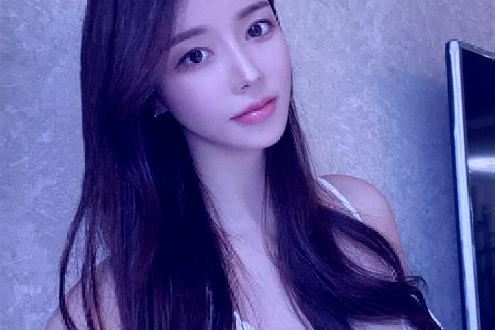 Aubrey, 24 — Escort in Xiabuji, China