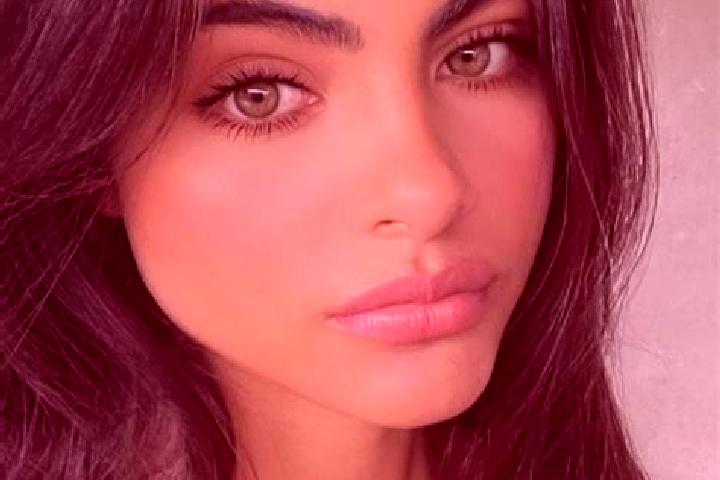 Aubrey, 25, a brunette green-eyed latina companion based in Aalen. Offering BDSM, OWO, CIM. Available for incall and outcall, overnight bookings available.