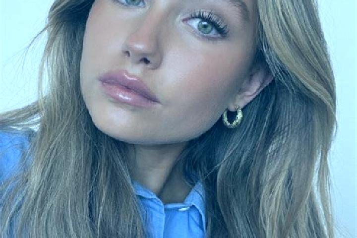 Aubrey, 25, a dark blonde green-eyed mixed companion based in Elm City. Offering Deep French Kissing, Erotic Massage, Prostate Massage. Available for incall ...