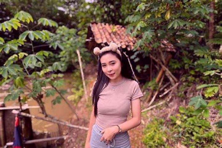 Aubrey, 26 — Escort in Lela, Indonesia