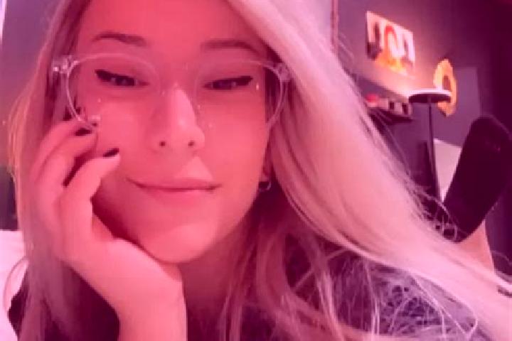 Aubrey, 27, a chestnut green-eyed mediterranean companion based in Santa Cruz do Arari. Offering Overnight, Roleplay, Girlfriend Experience, BDSM, Domination...