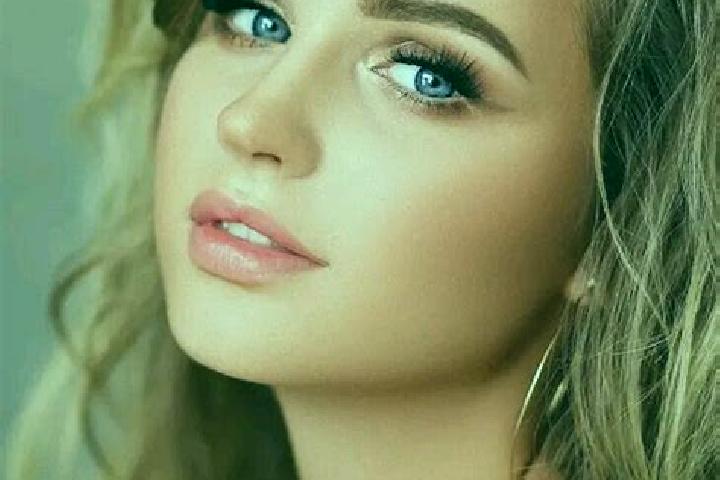 Aubrey, 27, a dark blonde blue-eyed mediterranean companion based in Lanesborough. Offering A-Level, Girlfriend Experience, Erotic Massage. Available for inc...
