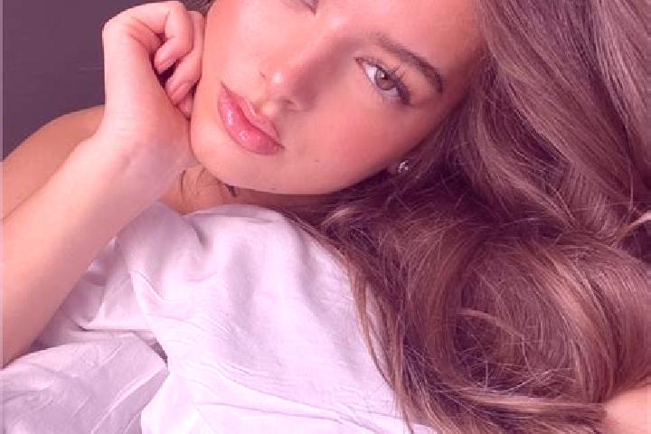 Aubrey, 27, a red hazel-eyed latina companion based in Palu. Offering Erotic Massage, 69, Party Girl, Overnight. Available for incall and outcall, day and ev...