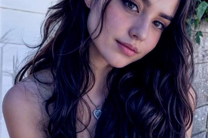 Aubrey, 28, a auburn amber-eyed european companion based in Qinting. Offering Overnight, Duos, Roleplay, Massage, Domination. Available for incall and outcal...
