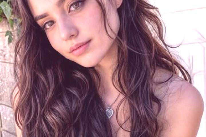 Aubrey, 28, a auburn hazel-eyed caucasian companion based in Dollard-Des Ormeaux. Offering Duos, Dinner Date, Girlfriend Experience, Deep French Kissing. Ava...