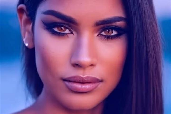 Aubrey, 29, a chestnut hazel-eyed latina companion based in Lihe. Offering Overnight. Available for incall and outcall, overnight bookings available.