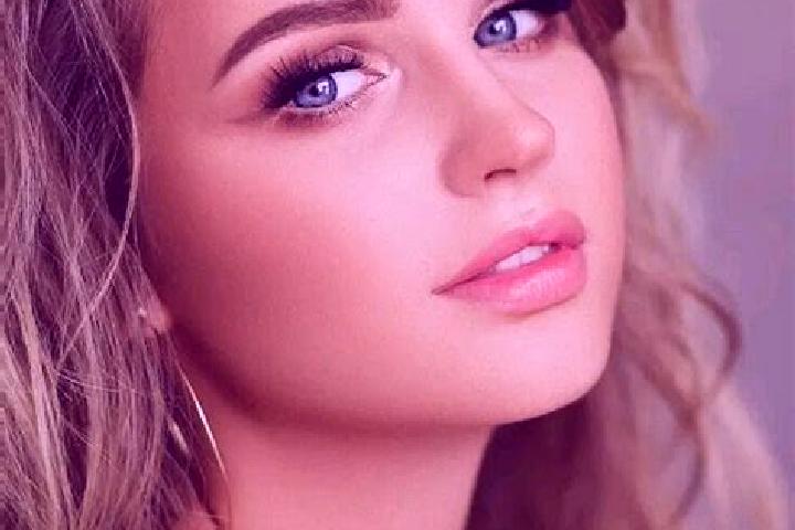 Aubrey, 30, a dark blonde blue-eyed mediterranean companion based in Pujols-sur-Ciron. Offering BDSM, Overnight, Couples. Available for incall and outcall, o...