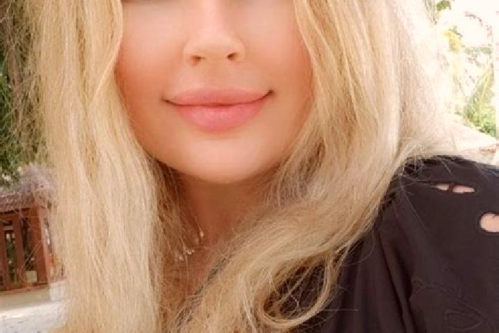 Aubrey, 30, a dark blonde dark-eyed mediterranean companion based in Carboneros. Offering OWO, Tantra, BDSM, GFE. Available for incall and outcall, overnight...
